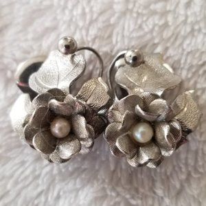 Vintage Karu Arke Inc Flower Clip on Earrings